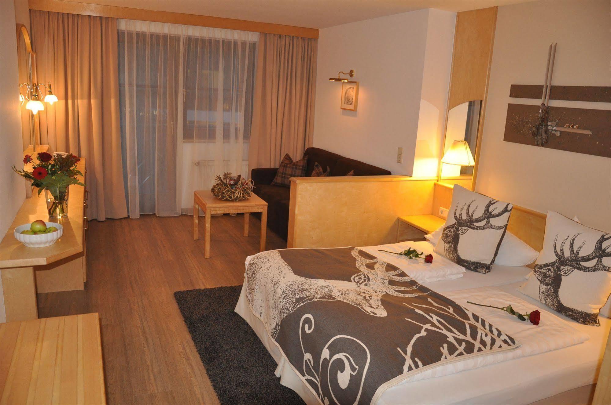 Hotel Central Зеефелд в Тирол Екстериор снимка