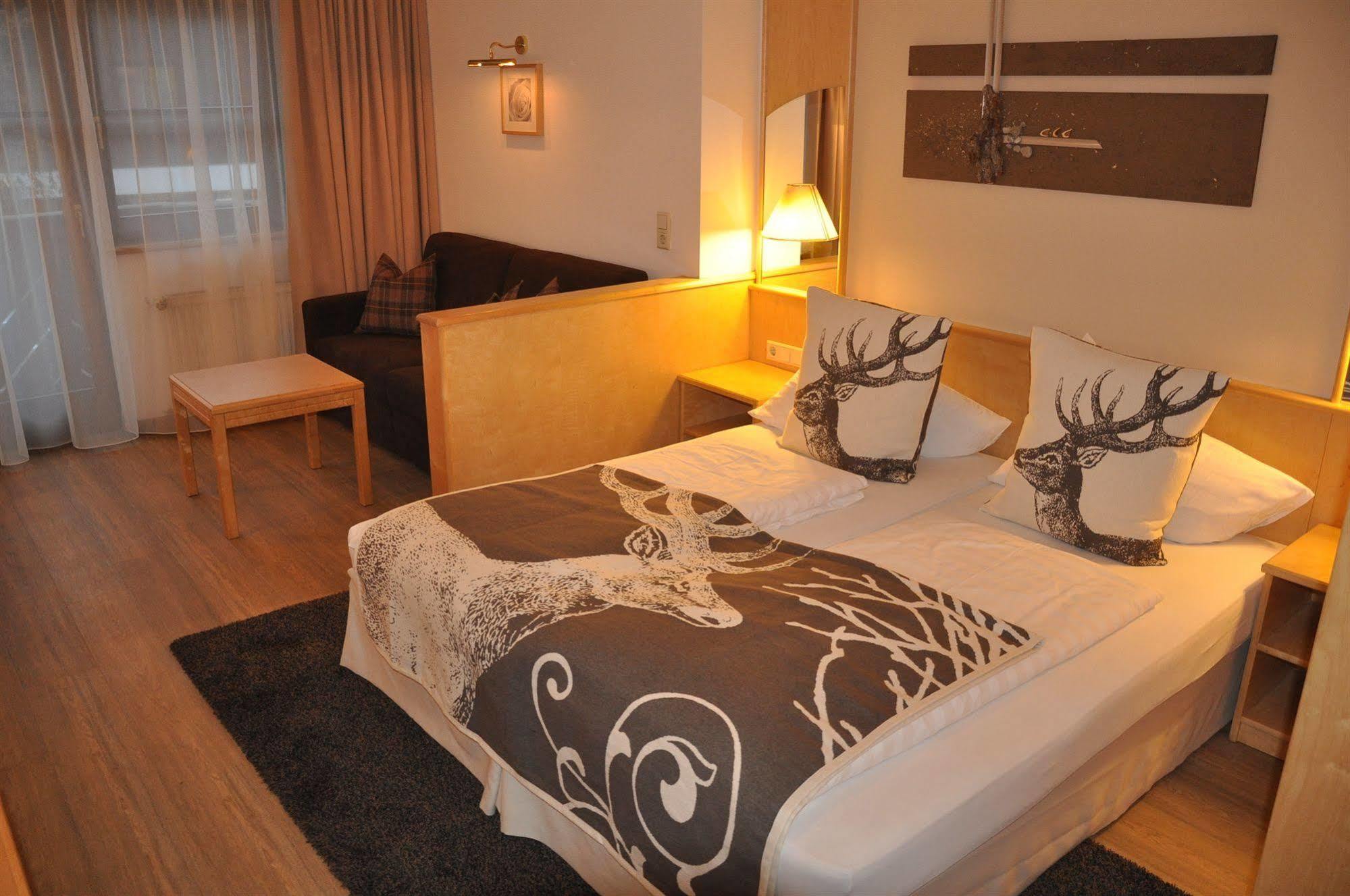 Hotel Central Зеефелд в Тирол Екстериор снимка