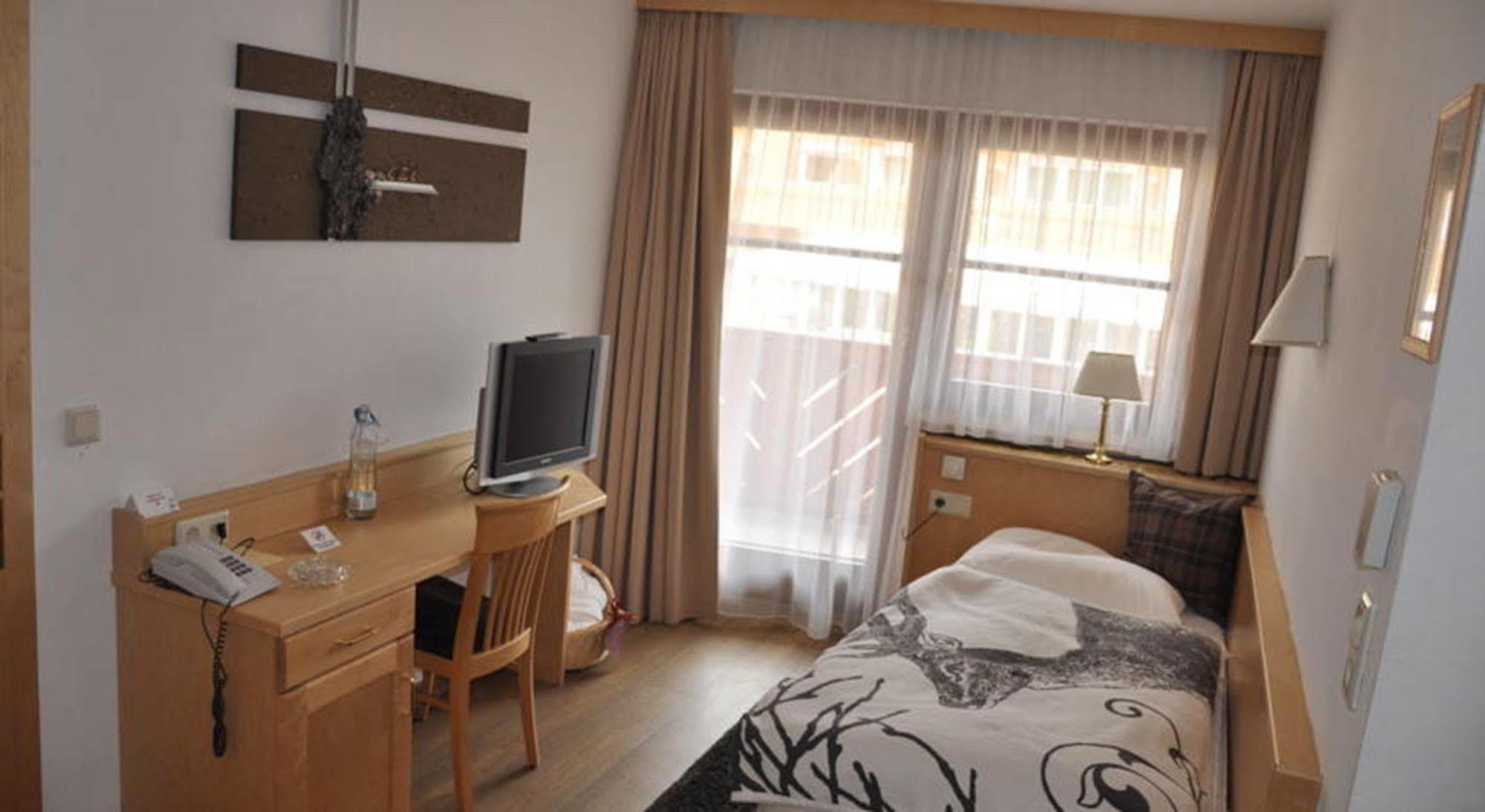 Hotel Central Зеефелд в Тирол Екстериор снимка